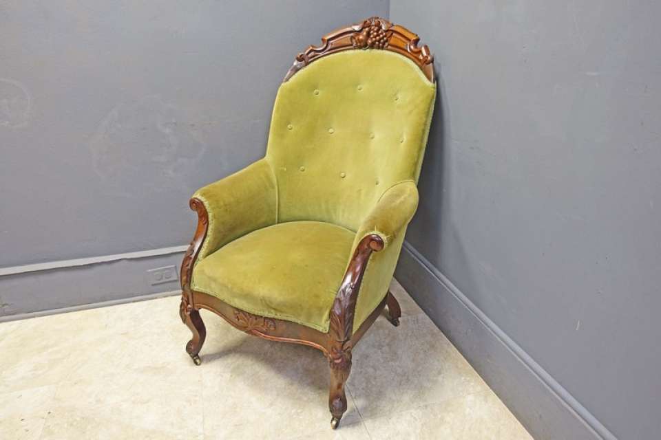 Victorian Sleepy Hallow Parlor Chair